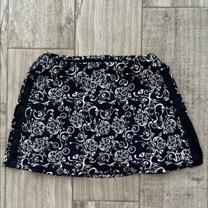 SkirtSports black and white patterned skort, size Medium